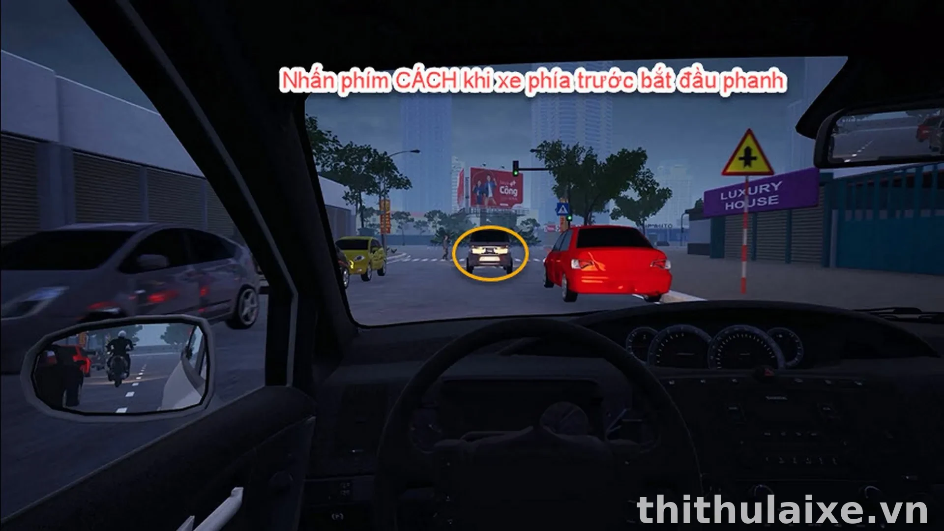 Tình Huống 007: Xe phía trước phanh gấp tránh người đi bộ vượt đèn đỏ sang đường